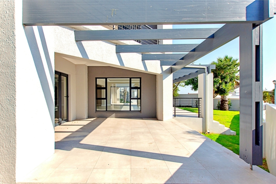 5 Bedroom Property for Sale in Myburgh Park Western Cape